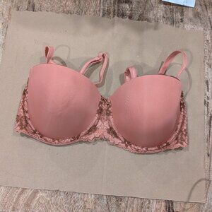 Bra and panty set with lace, convertible bra